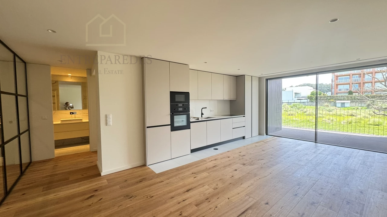 APARTAMENTO T1+1 NOVO | TERRAÇO AMPLO | A 300 M DA PRAIA | GARAGEM | BRITO LIVING - PARA COMPRAR EM SÃO FÉLIX DA MARINHA - PORTUGAL FR Q
